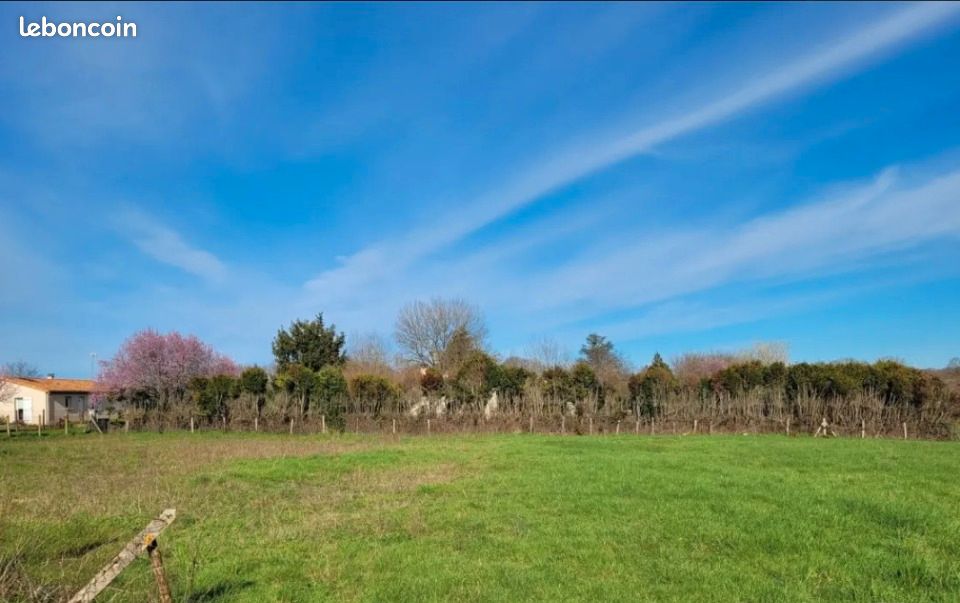 Terrain 4072 m² · à Champagne-Mouton · 13 500 €