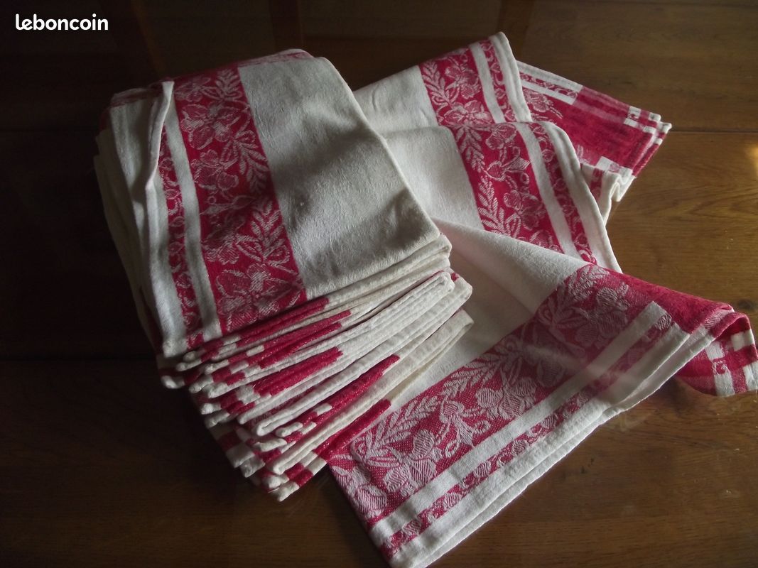 / LINGE ANCIEN VENDU A L'UNITE ( RESTE 4 serviettes damassées ) / (image 1)