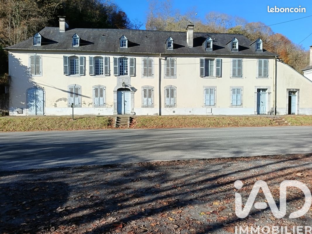 Maison 12 pièces 383 m² · à Lestelle-Bétharram · 383 m² · 157 000 €