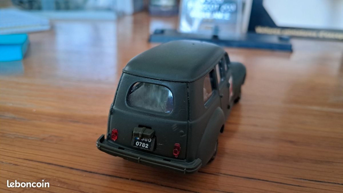 Miniature Verem 1/43 - Peugeot 203 Break Ambulance Militaire (Occasion, Boîte Vitrine)