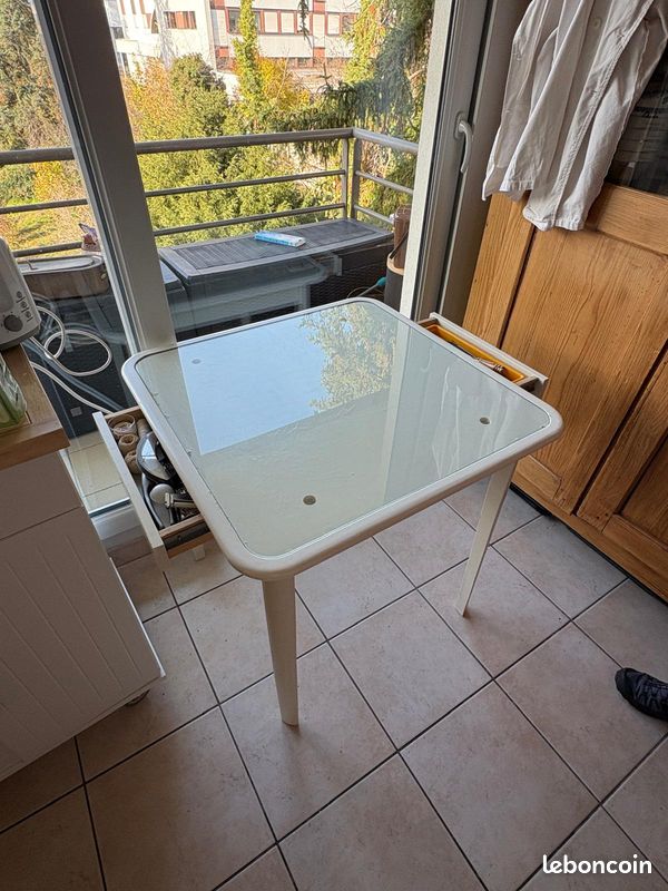 Table (image 3)