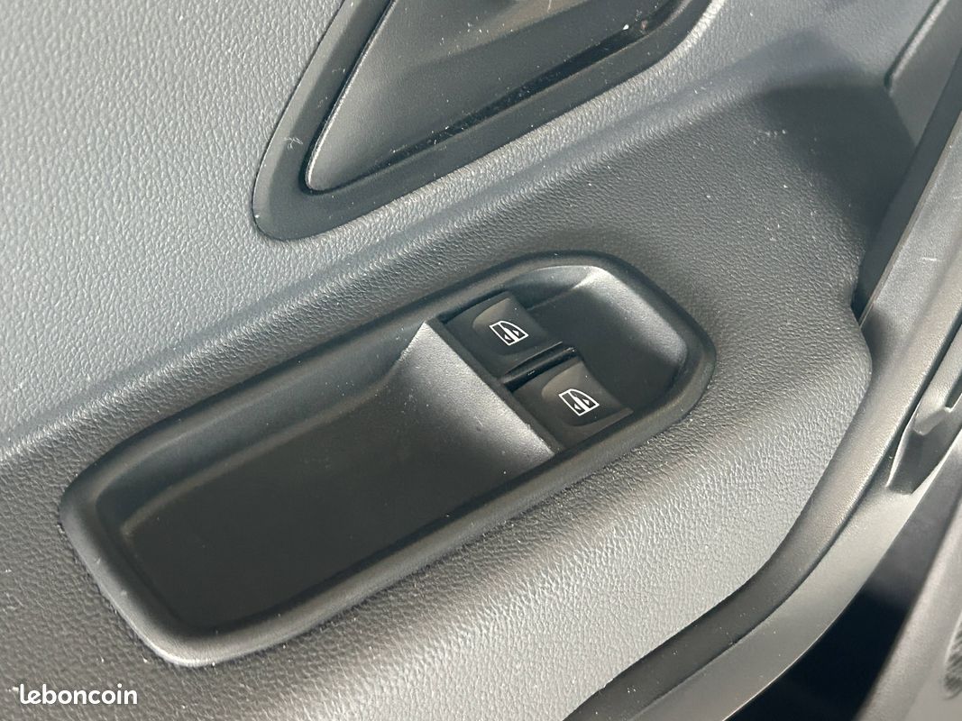 DACIA Duster Blue dCi 115 4x2 Essentiel (image 14)