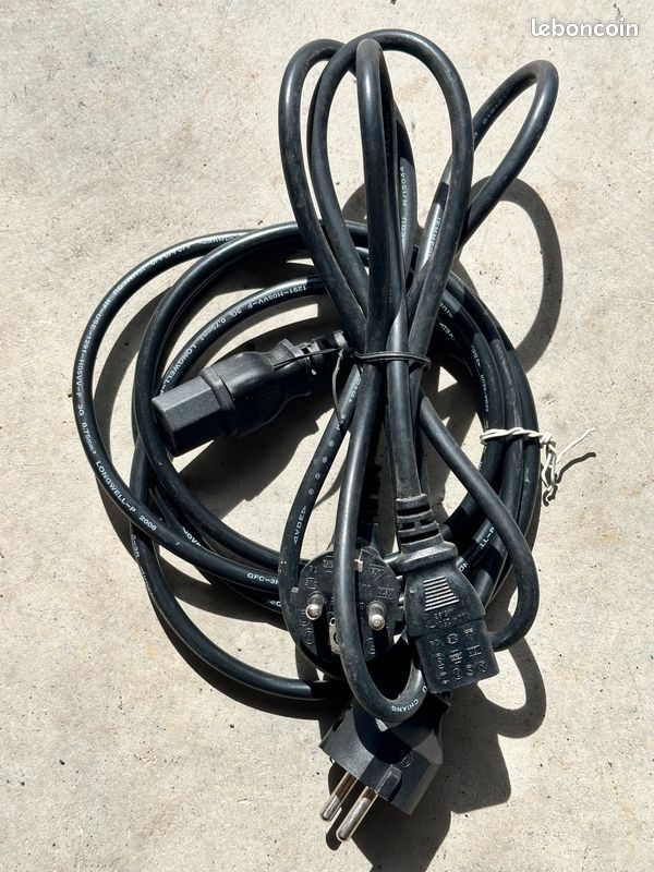 Câble d'alimentation secteur EU/FR 3 broches – 2 m - Noir (image 1)