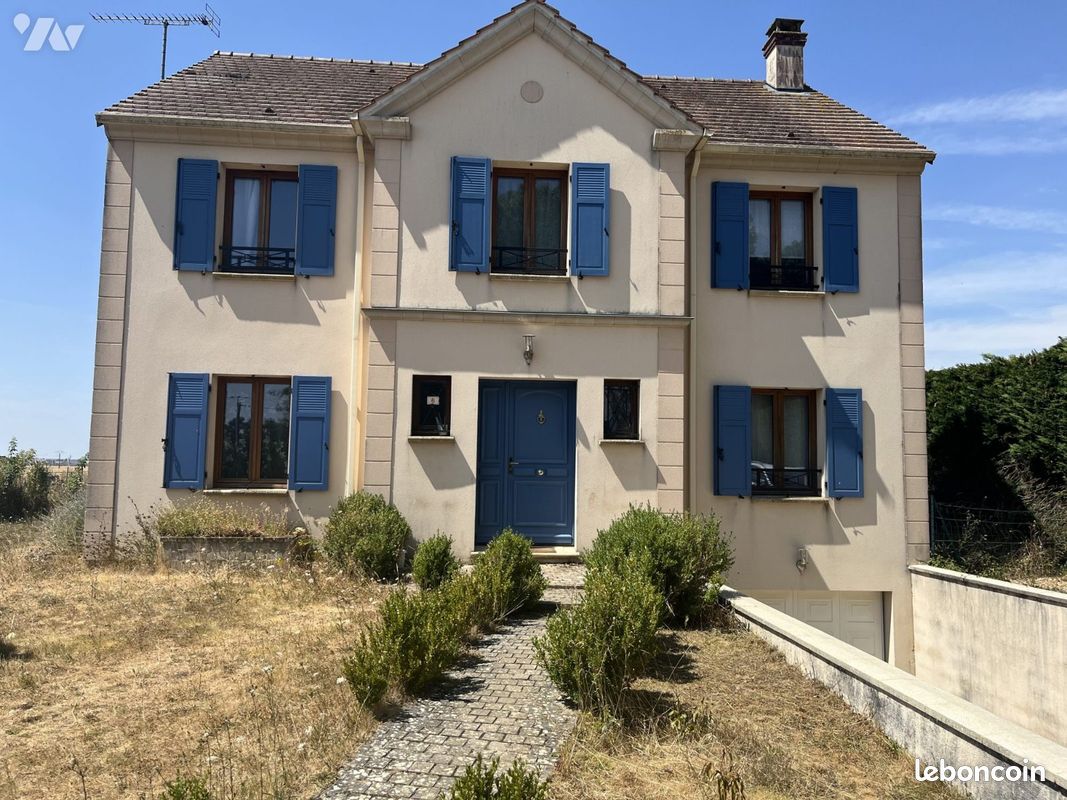Maison 5 pièces 156 m² · à Favières · 156 m² · 229 900 €