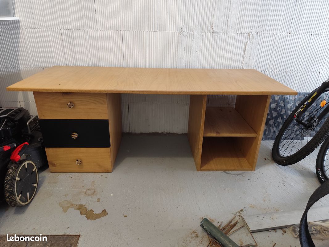 Bureau (image 1)