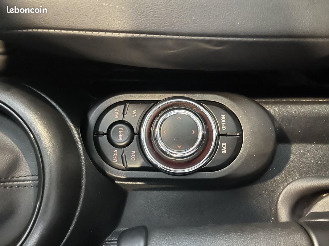 MINI Hatch 5 Portes Cooper 136 ch DKG7 Edition Premium Plus (image 21)