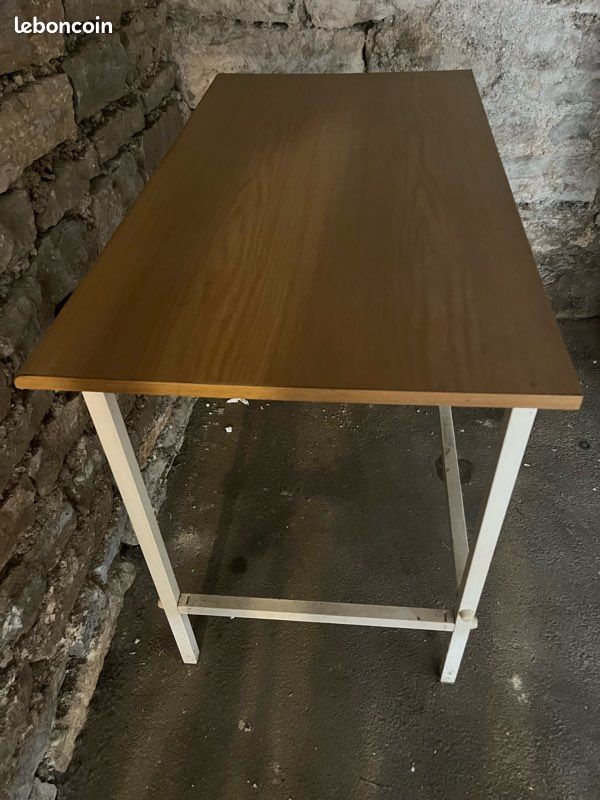 Table solide 99 x 78 x 53,5 pouvant aussi servir de bureau (image 4)