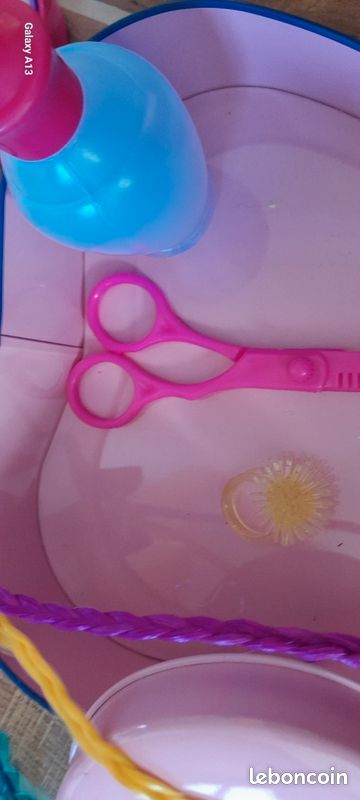 Boite avec petits jouets pour fillette (image 3)