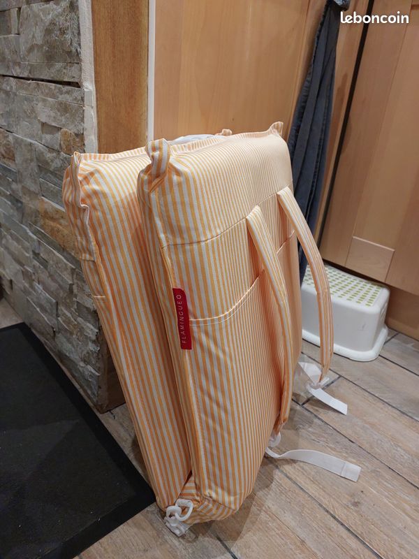 Cale-dos plage bois pliable revisité : l'accessoire original de plage