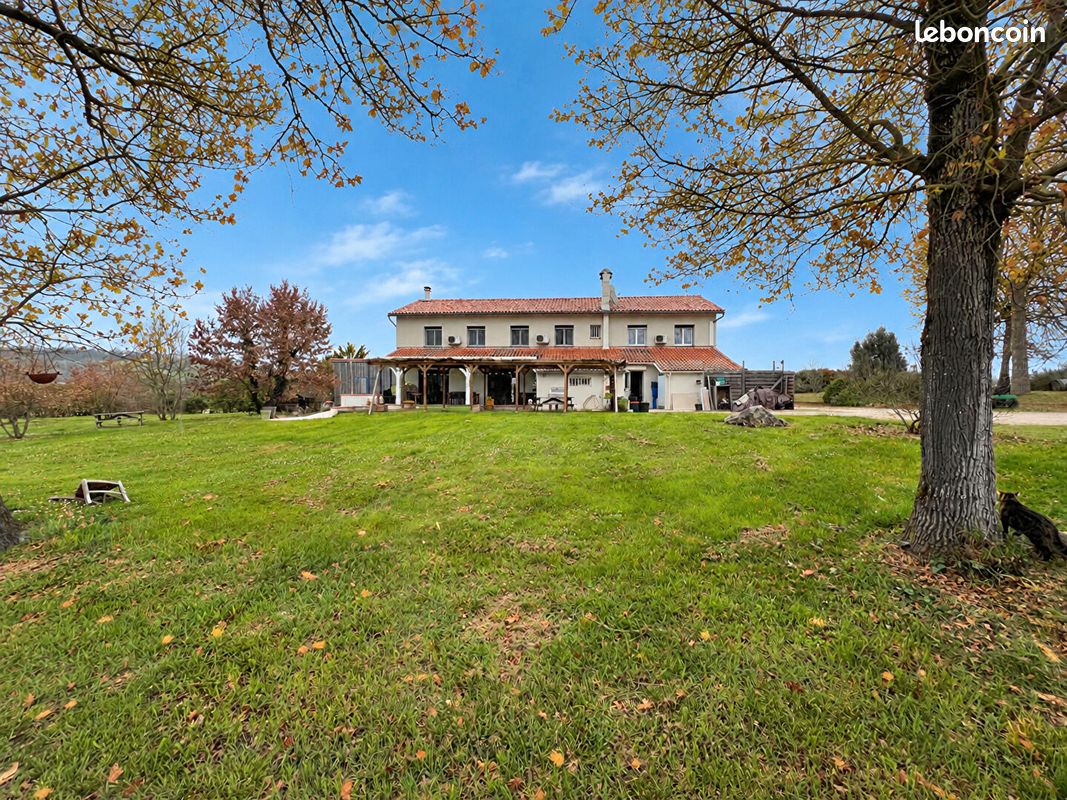 Maison 17 pièces 350 m² · à Montpezat-de-Quercy · 350 m² · 598 000 €