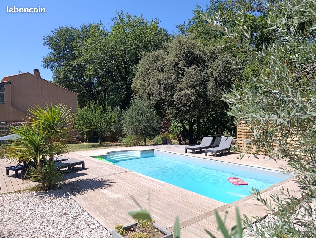 Maison 6 pièces 140 m² · à Châteauneuf-le-Rouge · 140 m² · 548 000 €