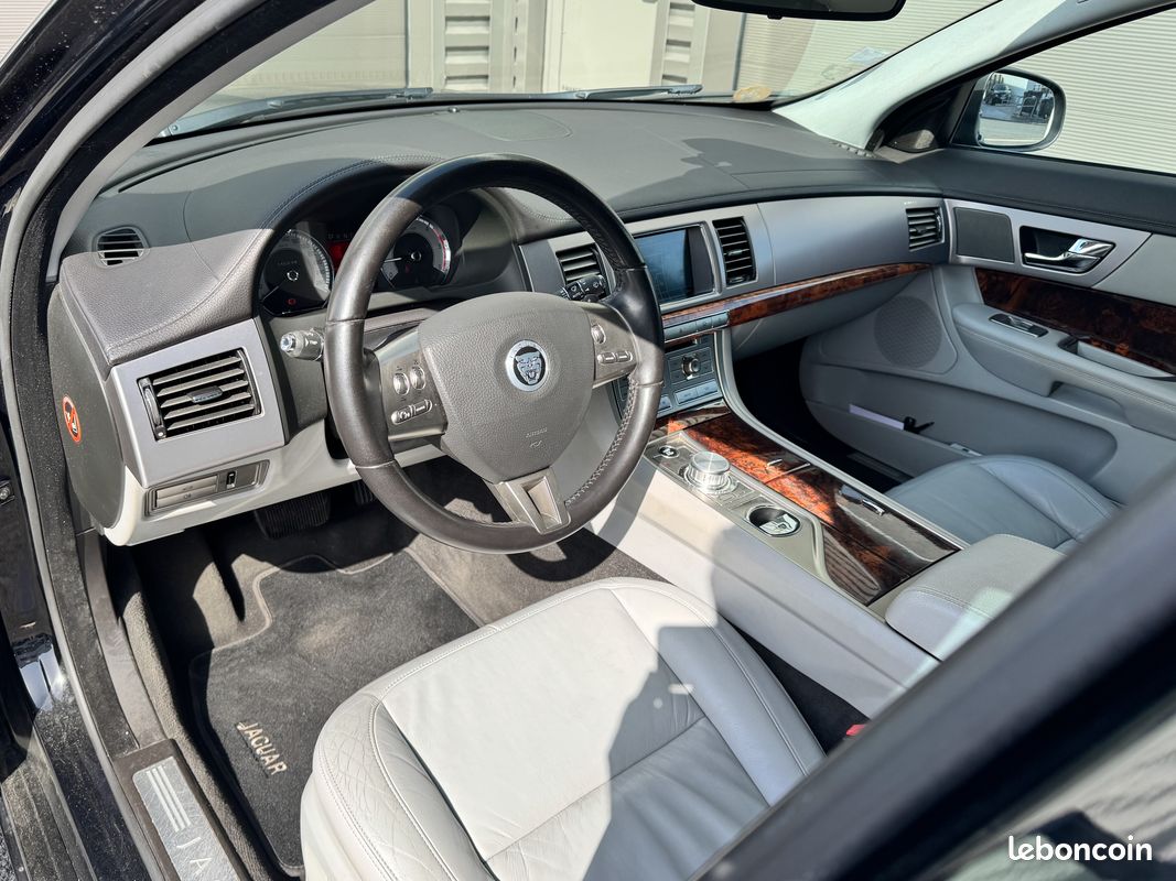 JAGUAR XF 2.7D Bi-Turbo Luxe - Historique complet (image 9)