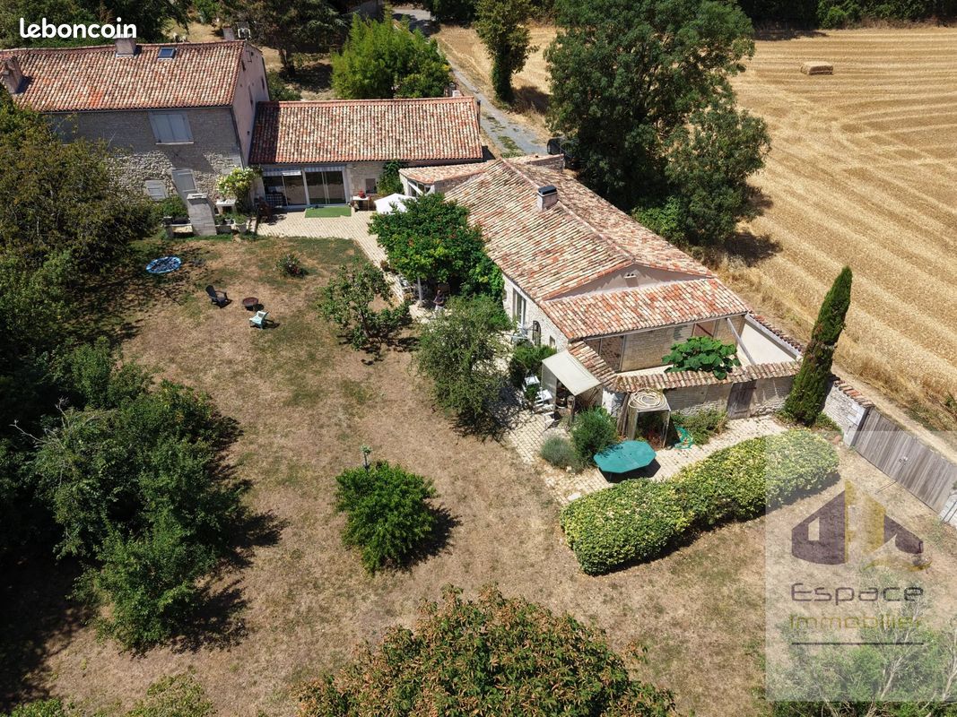 Maison 8 pièces 357 m² · à Montroy · 357 m² · 644 000 €