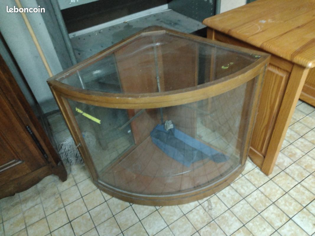 Belle vitrine d'angle (image 1)