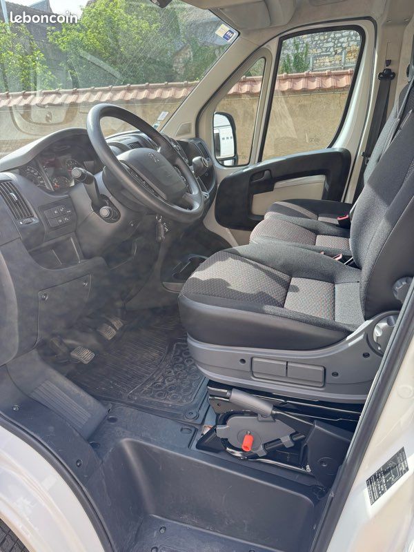 Peugeot boxer HDI avec hayon (image 2)