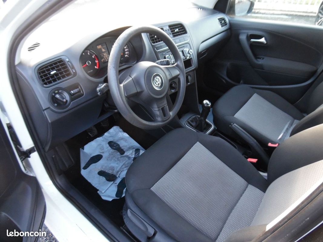 Volkswagen POLO 1.2 60CH TRENDLINE 5P (image 11)