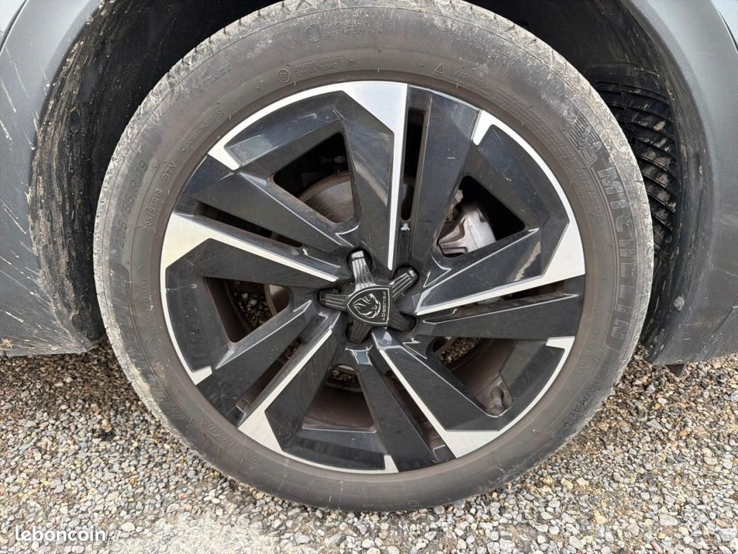 Peugeot 408 PureTech 130 ch S&S EAT8 Allure Pack (image 9)