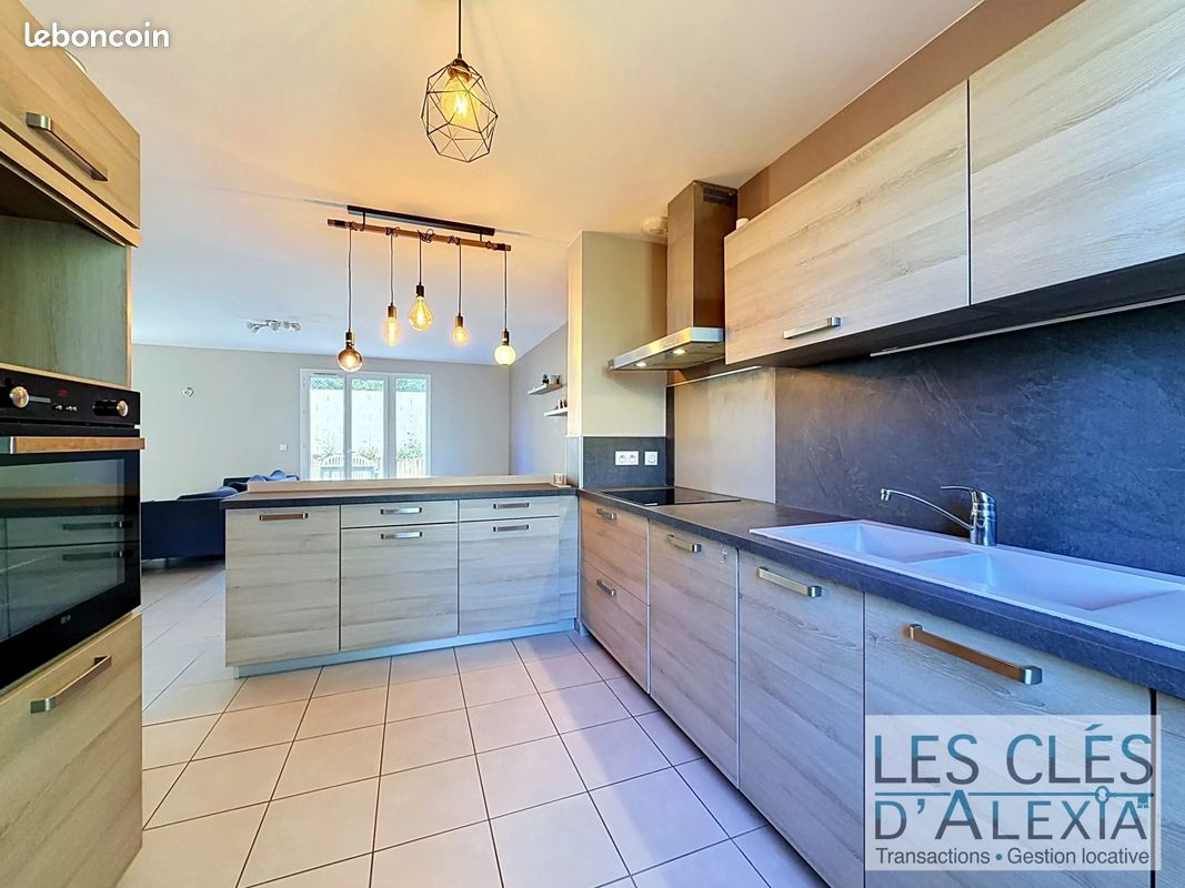 Maison 5 pièces 123 m² · à Communay · 123 m² · 385 000 €