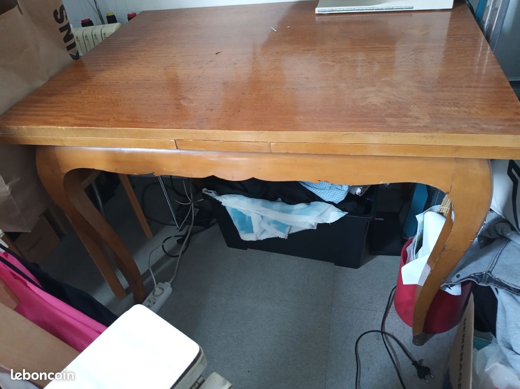 Table en bois vernis (image 2)