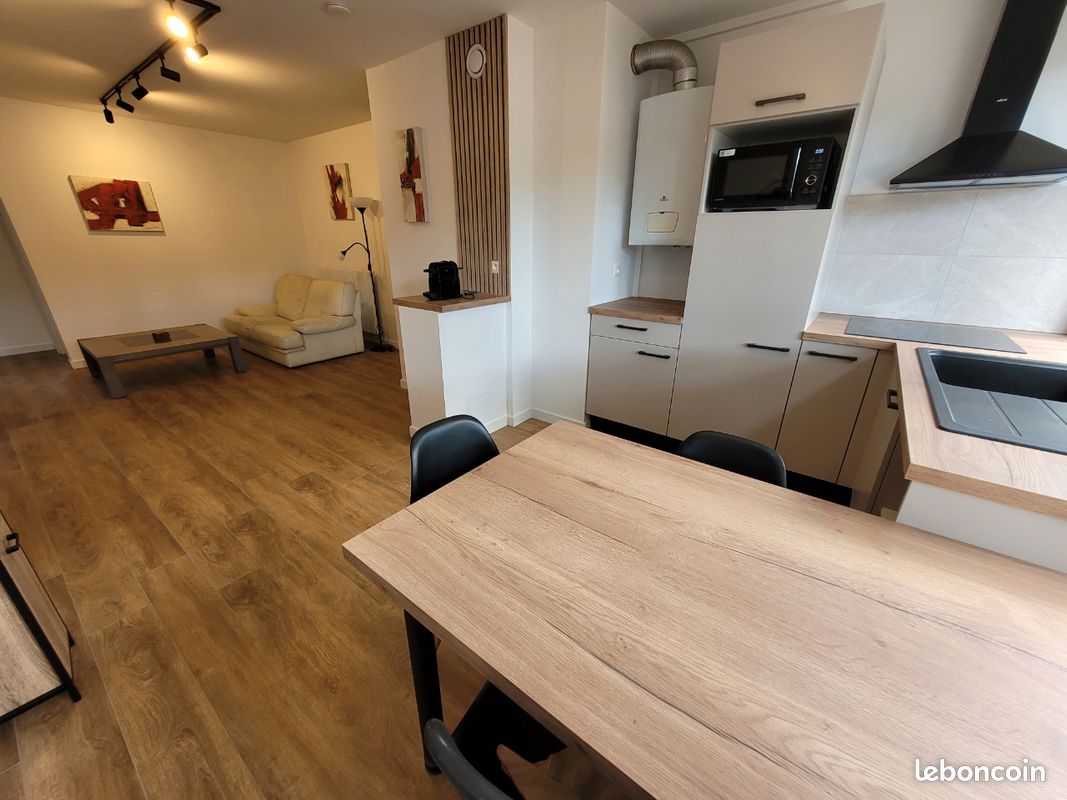 Appartement 1 pièce 76 m² · à Nantes · 76 m² · 475 €
