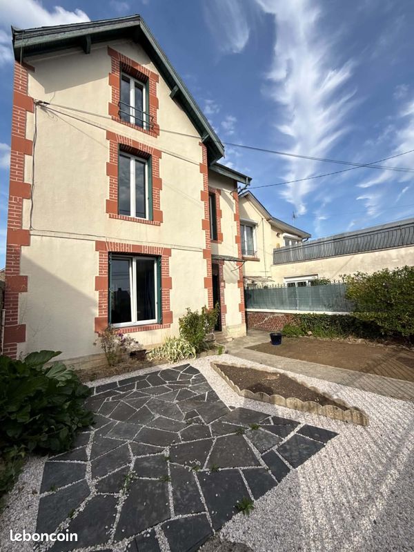 Maison 8 pièces 178 m² · à Charleville-Mézières · 178 m² · 230 000 €