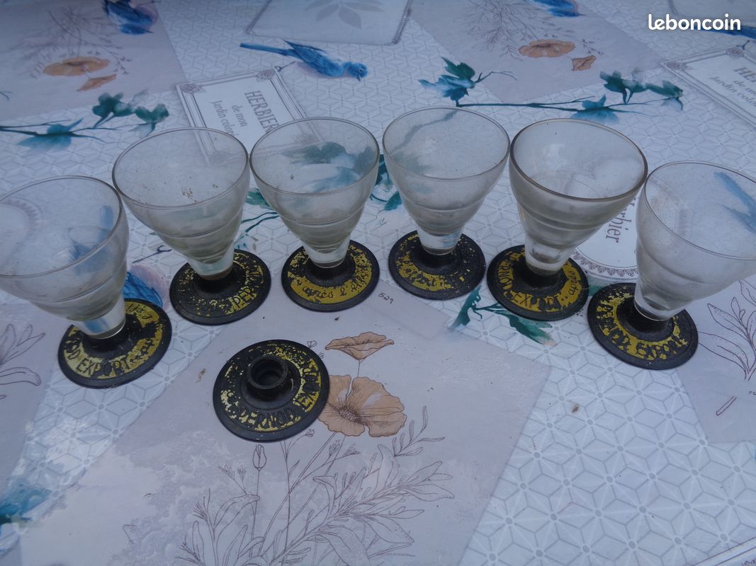 Pernod ancien verre pernod pied en bakélite vissé (image 1)