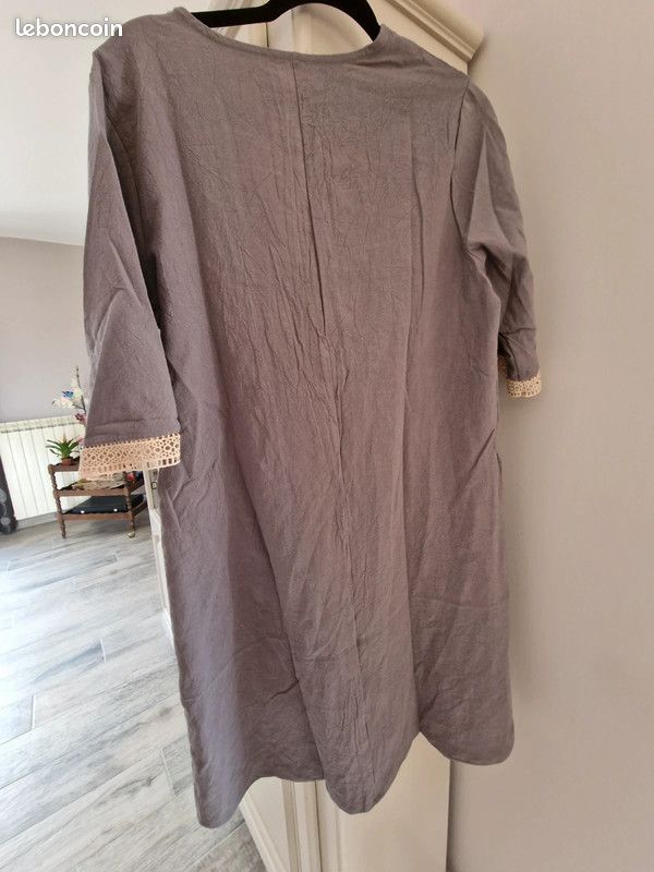 Robe décontractée grise en V (image 2)