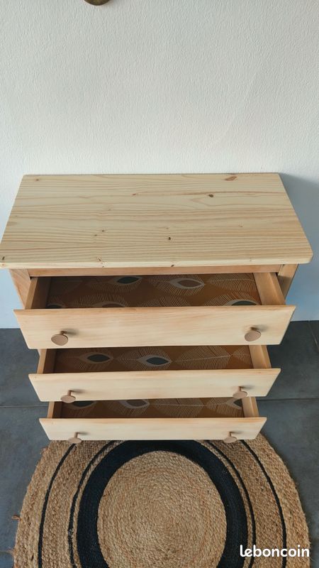 Petite commode parisienne en bois brut (Hêtre et Pin) – 3 tiroirs (image 7)