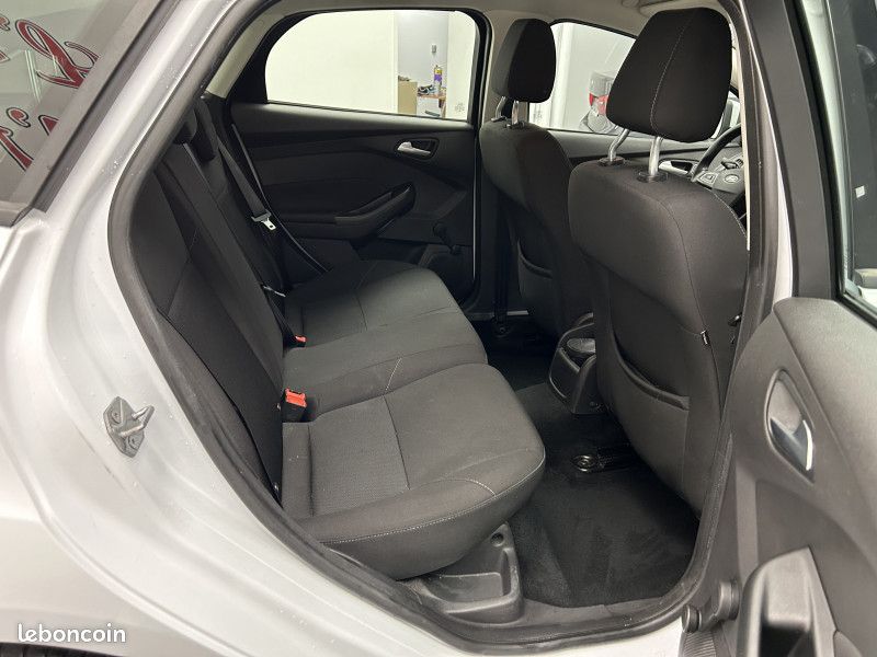Ford FOCUS Focus 1.0 EcoBoost 125 ch / Clim Auto / Régulateur / Bluetooth (image 24)
