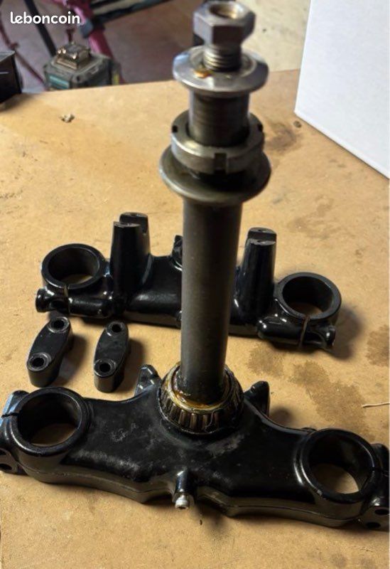 Tés de fourche supérieur et inférieur Suzuki 125 rm (image 1)