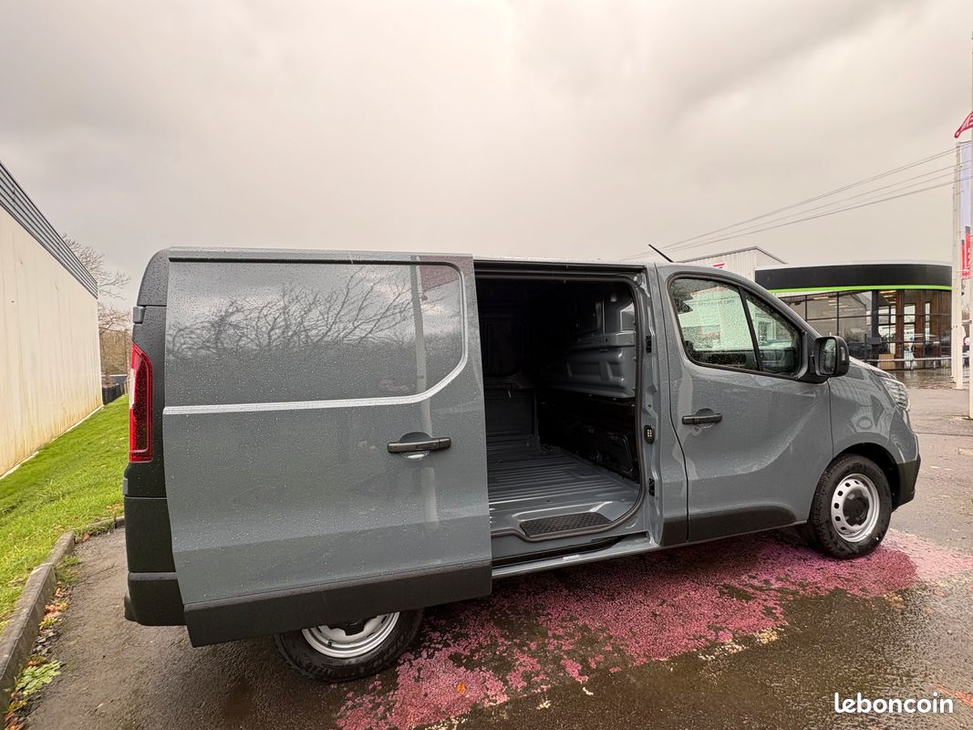 Renault TRAFIC Van L1H1 ADVANCE 3T blue dci 150ch AUTO 9 - KIT BOIS COMPLET COMPRIS - PRET A PARTIR (image 4)