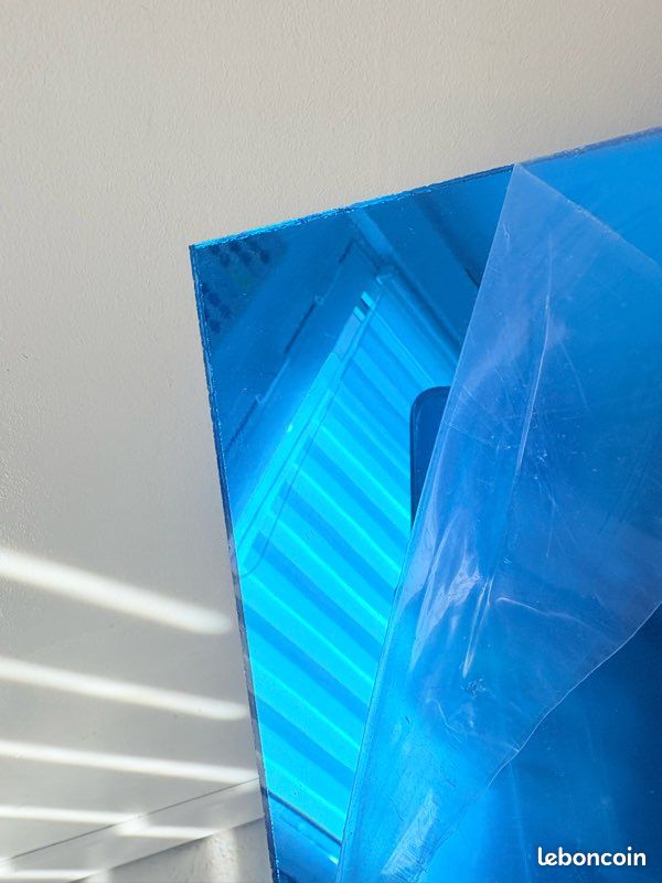 Plaque acrylique miroir bleu (image 1)