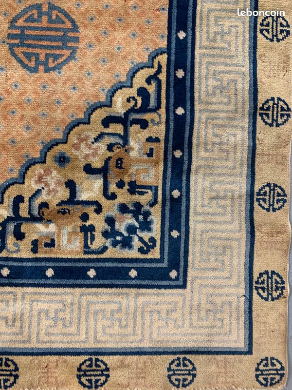Tapis chinois à décor de caractères sur fond jaune vers 1930-1950 (182 x 125 cm) (image 3)