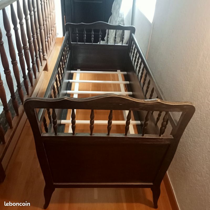Lit bébé ancien + matelas (image 2)