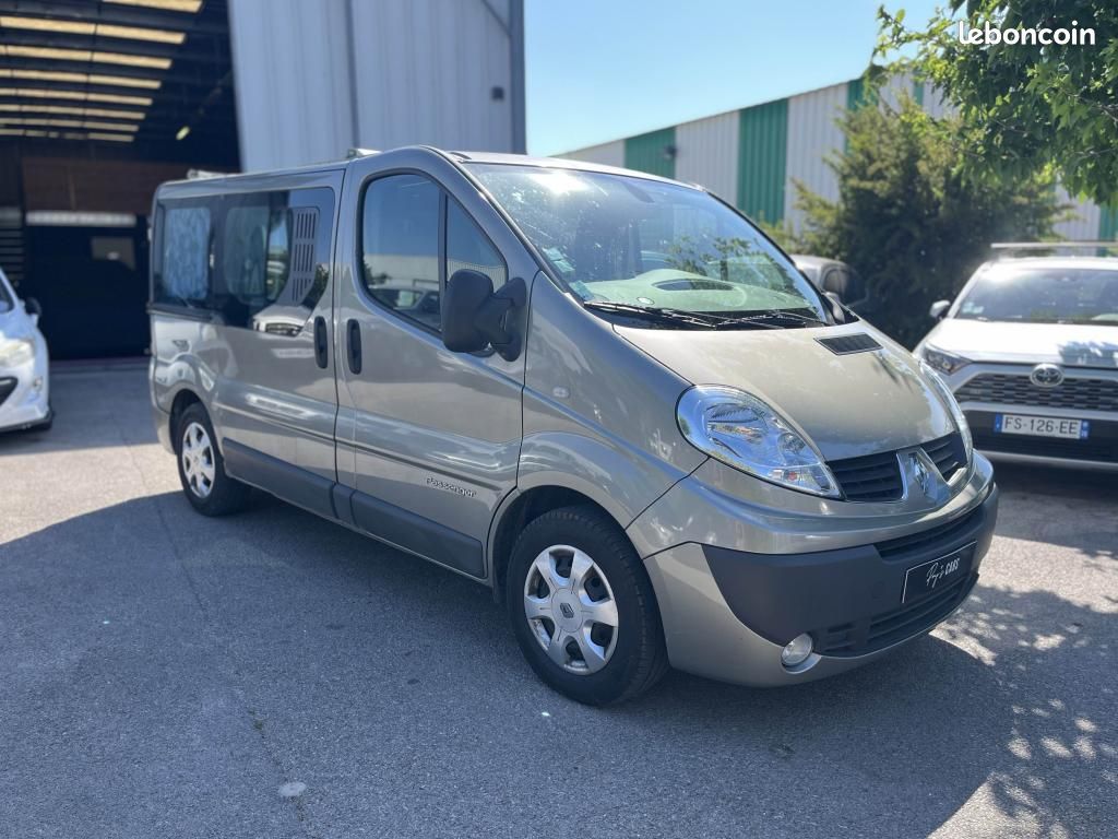 RENAULT TRAFIC Passenger L1H1 2.0 dCi 115 - AMÉNAGÉ OU 8 PLACES - BVA - FULL ENTRETIEN - 2E MAIN (image 1)