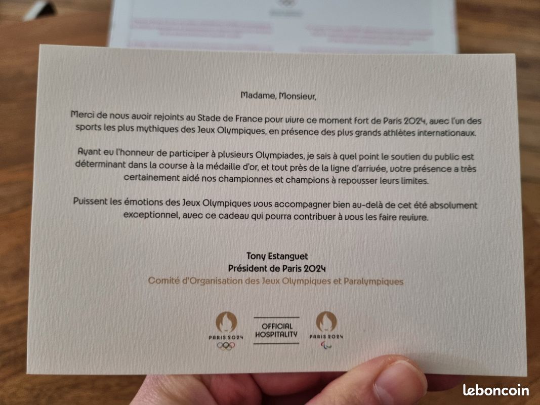 Échantillon Piste D'Athlétisme - JO Paris 2024 - Souvenir Officiel