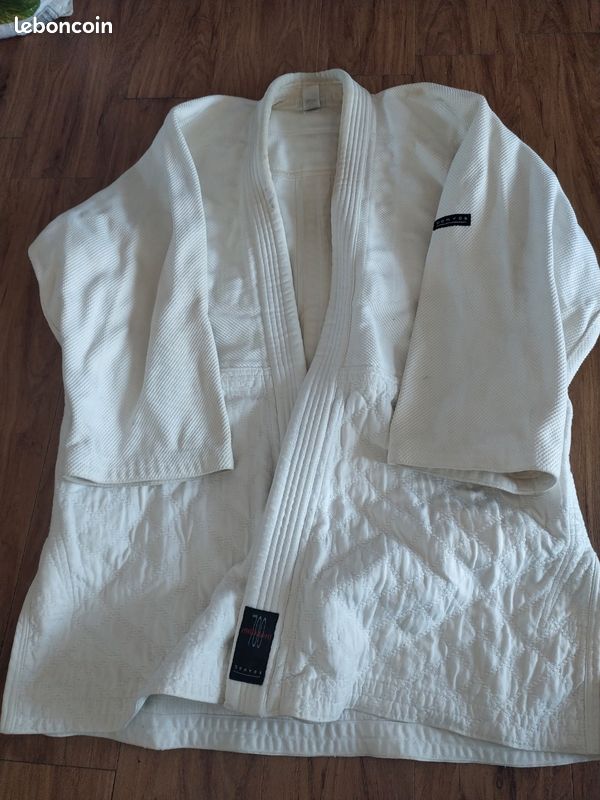 Deux vestes de kimono de judo competition (image 2)