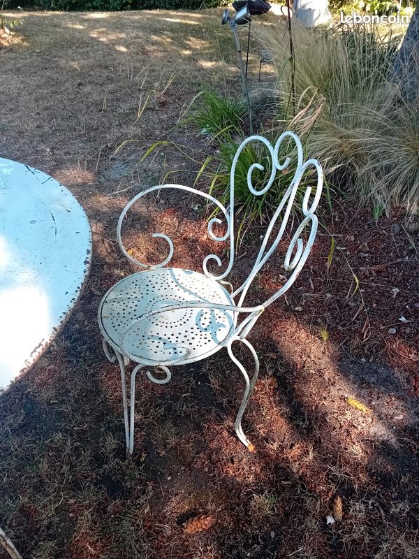 Table ronde de jardin en fer forgé (image 3)