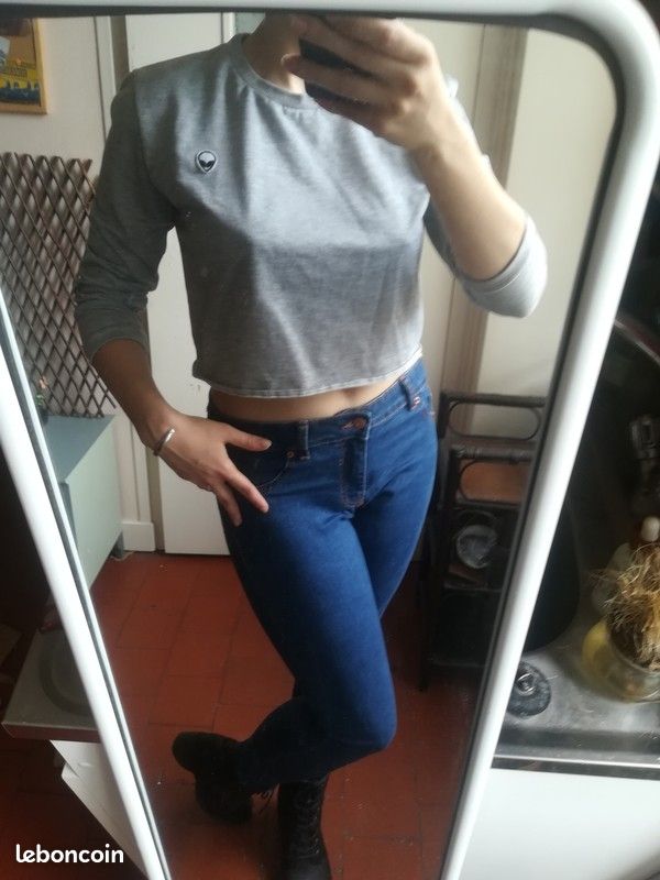 Tee-shirt crop top gris (image 1)