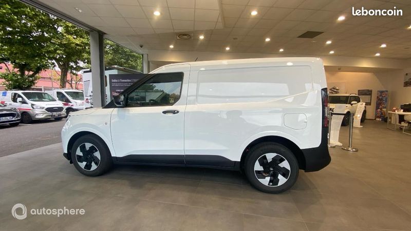 Ford Transit Courier Véhicule utilitaire ou Société Electrique 100 kW 136ch batterie 54 kWh Trend (image 8)