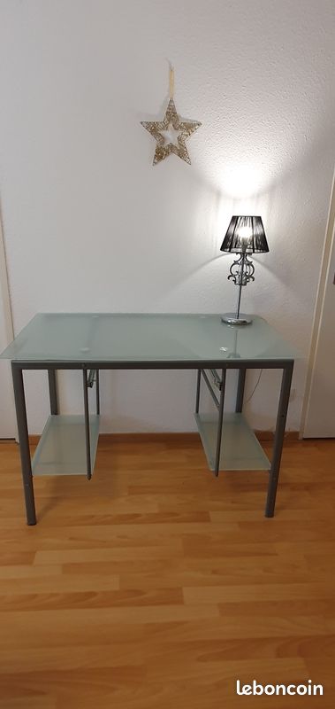 Bureau en verre (image 1)