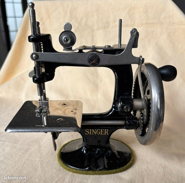 Mini machine à coudre Singer en bois – Décoration vintage faite main – Cadeau de collection artisanal colombien - France