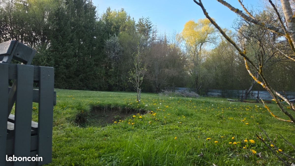 Très beau terrain de loisirs 1035m2 · à Bertrange · 39 000 €