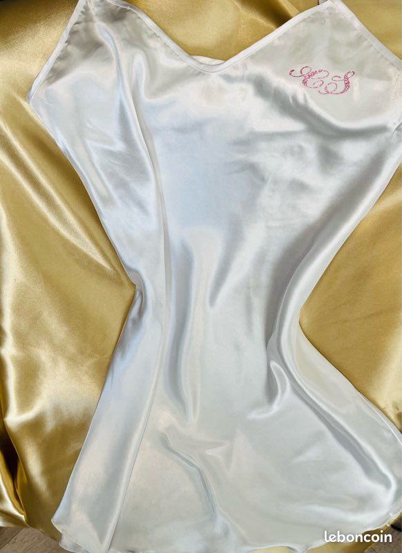 Nuisette en satin personnalisé (image 1)