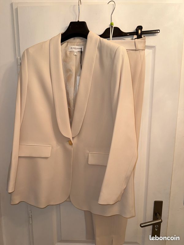 tailleur beige clair - Bien habillée