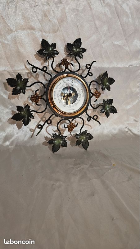 Barometre vintage francais en fer forgé / annees 50 / feuilles vignes (image 1)