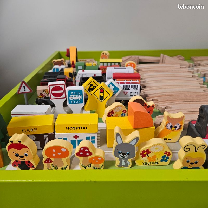 Table en bois et son train (image 8)