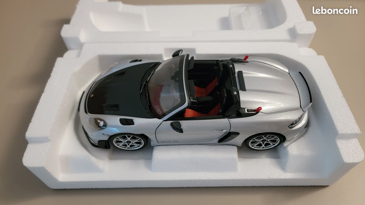 La Porsche 718 Spyder RS chez Norev à l'échelle 1/18 en mai 2025