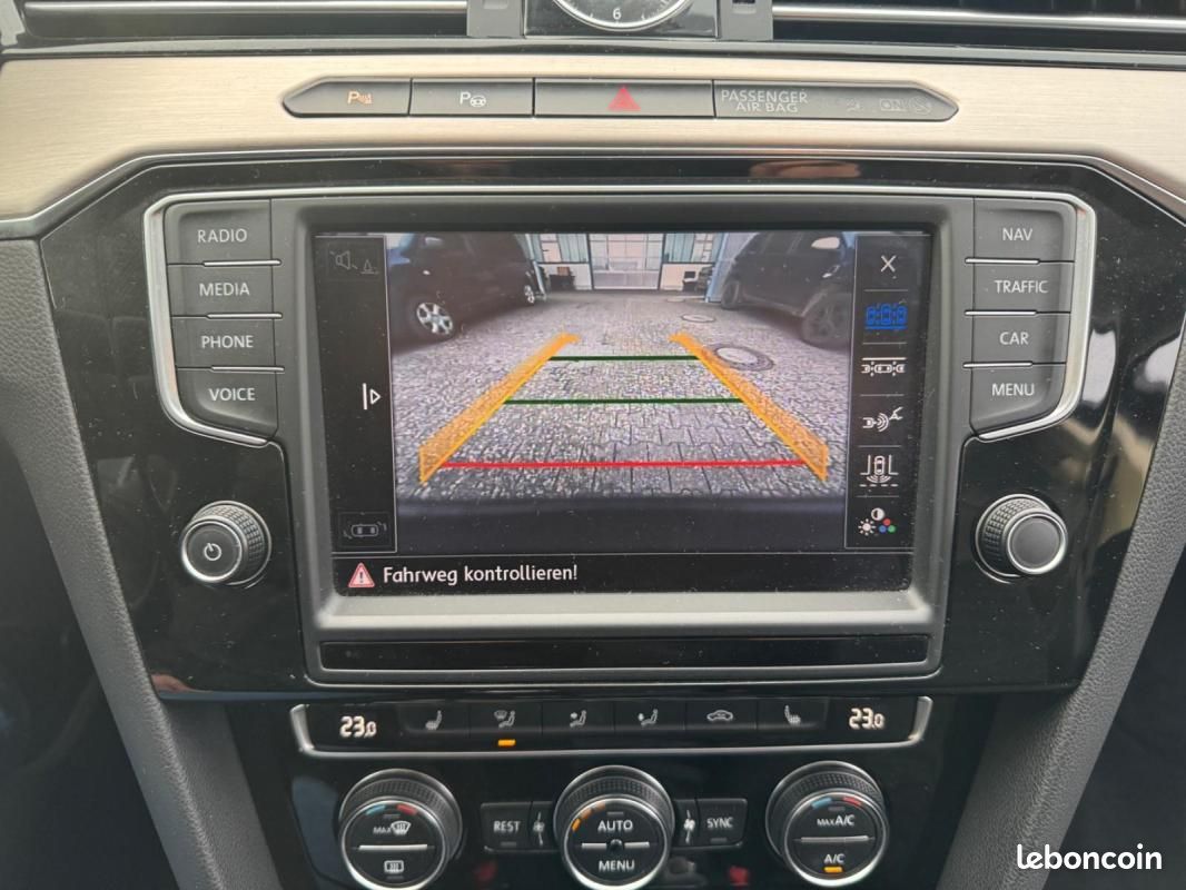 Volkswagen Passat SW Highline 1.4 TSI 150 ch / Virtual Cockpit Toit panoramique Caméra LED (image 25)