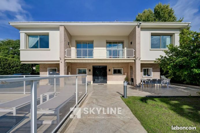 Villa 9 pièces 285 m² — 3